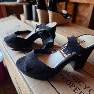 Laundry List black wedge heel shoe size 6.5